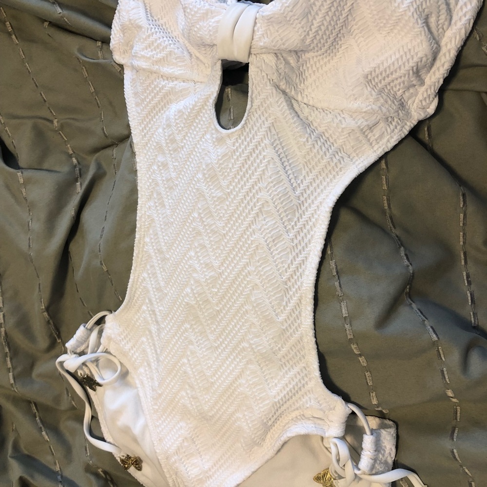 Swimsuit - Picture 3 of 4